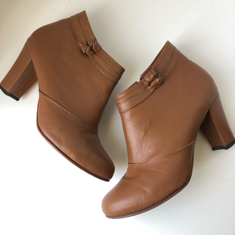 Cognac ankle boots w gold accent